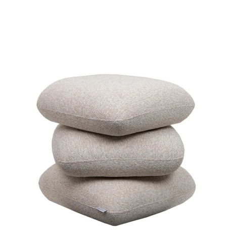 Pufa beżowa w kształcie kamieni, do salonu Stones