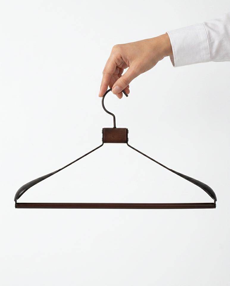 Zestaw 4 wieszaków SHP SOLID czarny