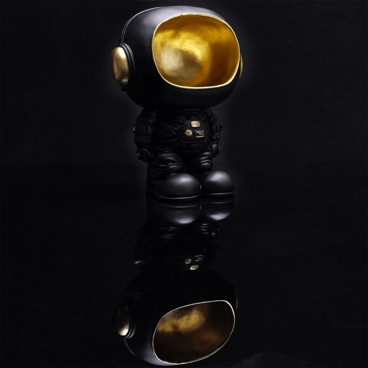 pol_pl_Figurka-Astronauta-z-funkcja-przechowywania-czarna-zlota-39660_8.webp