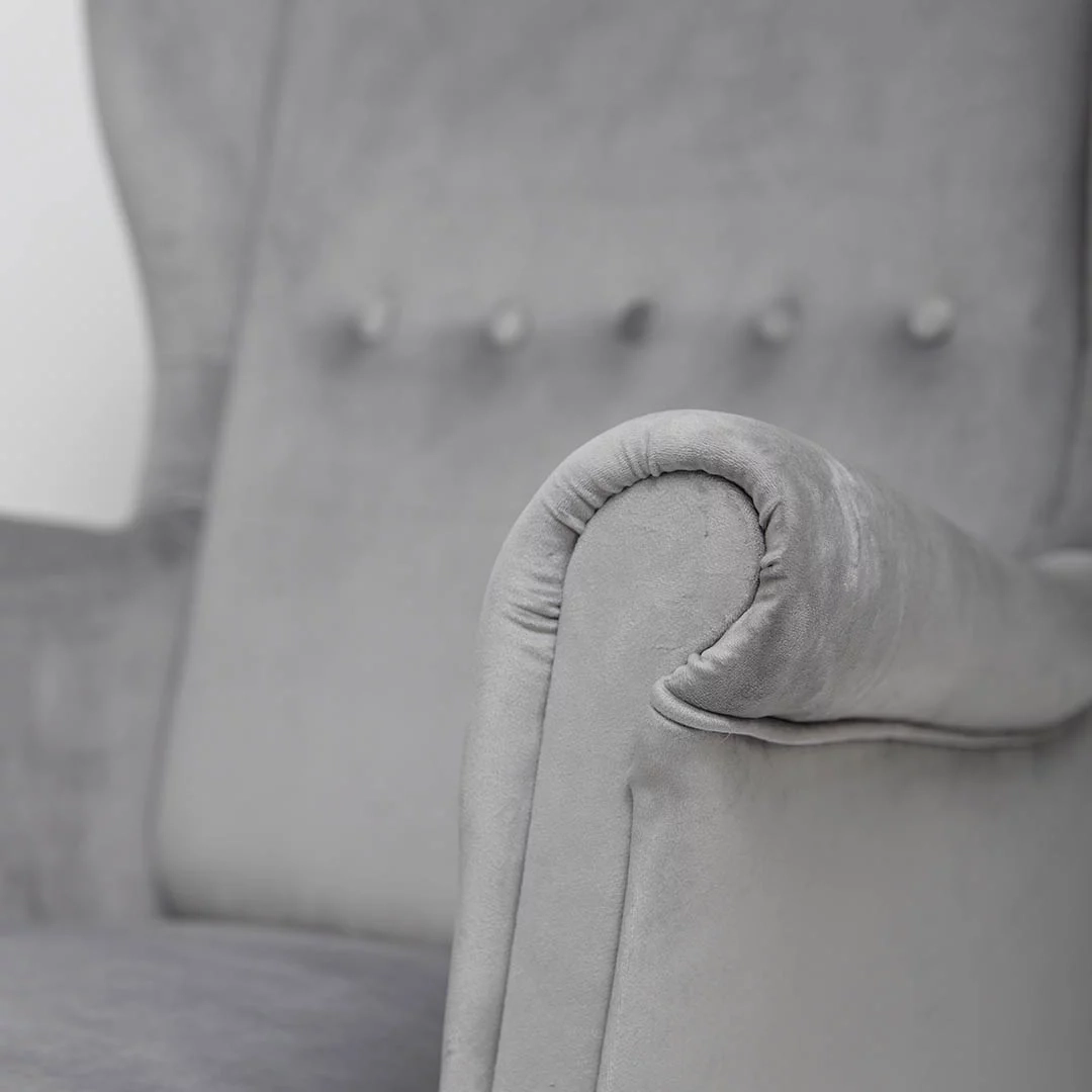 ekspres-jasno-szary-podlokietnik-detal (2).webp